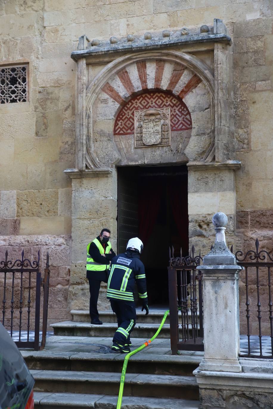 En imágenes, el simulacro de incendio en la Mezquita-Catedral de Córdoba