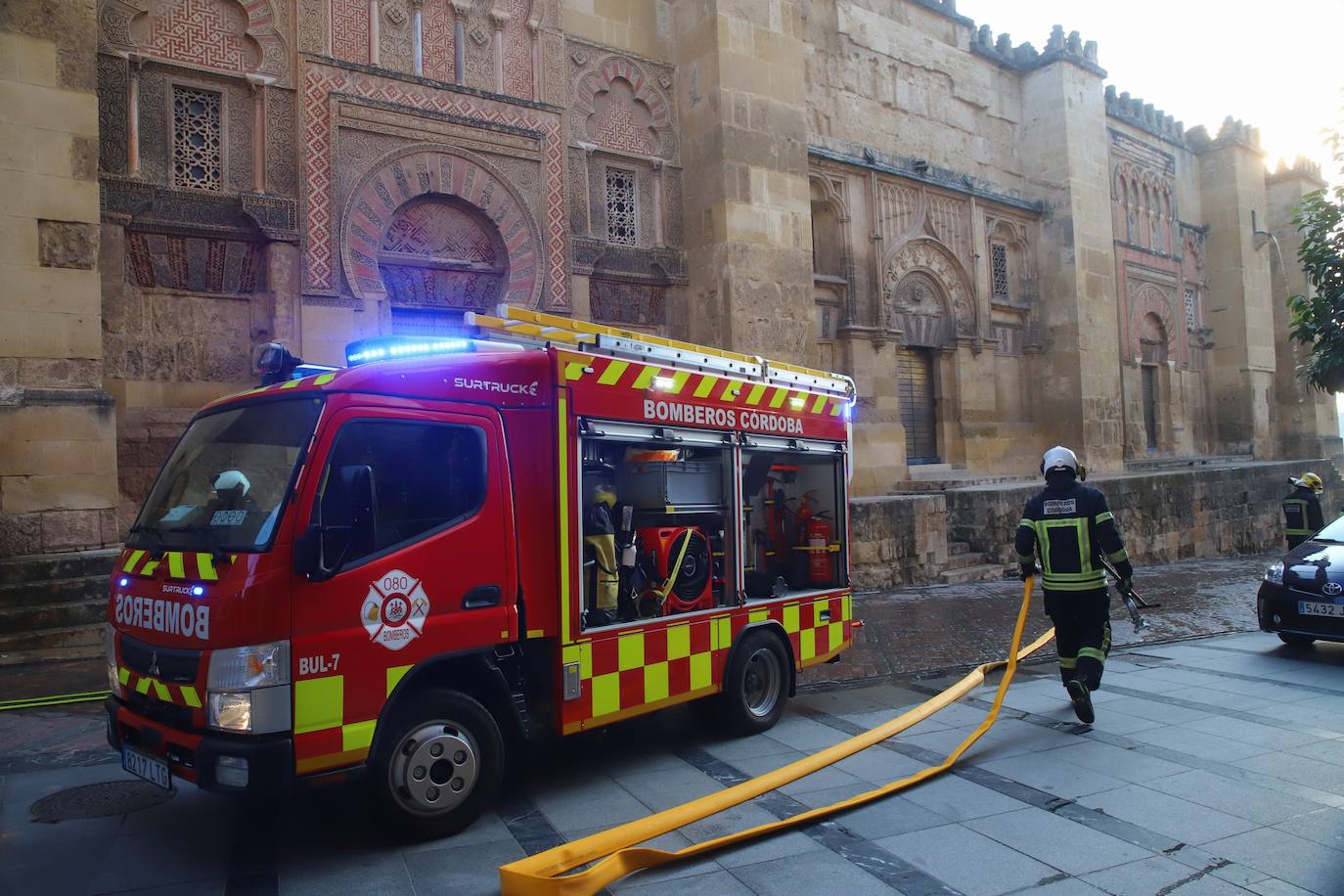 En imágenes, el simulacro de incendio en la Mezquita-Catedral de Córdoba