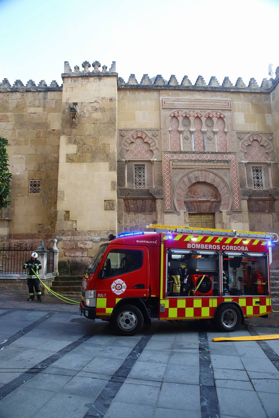 En imágenes, el simulacro de incendio en la Mezquita-Catedral de Córdoba