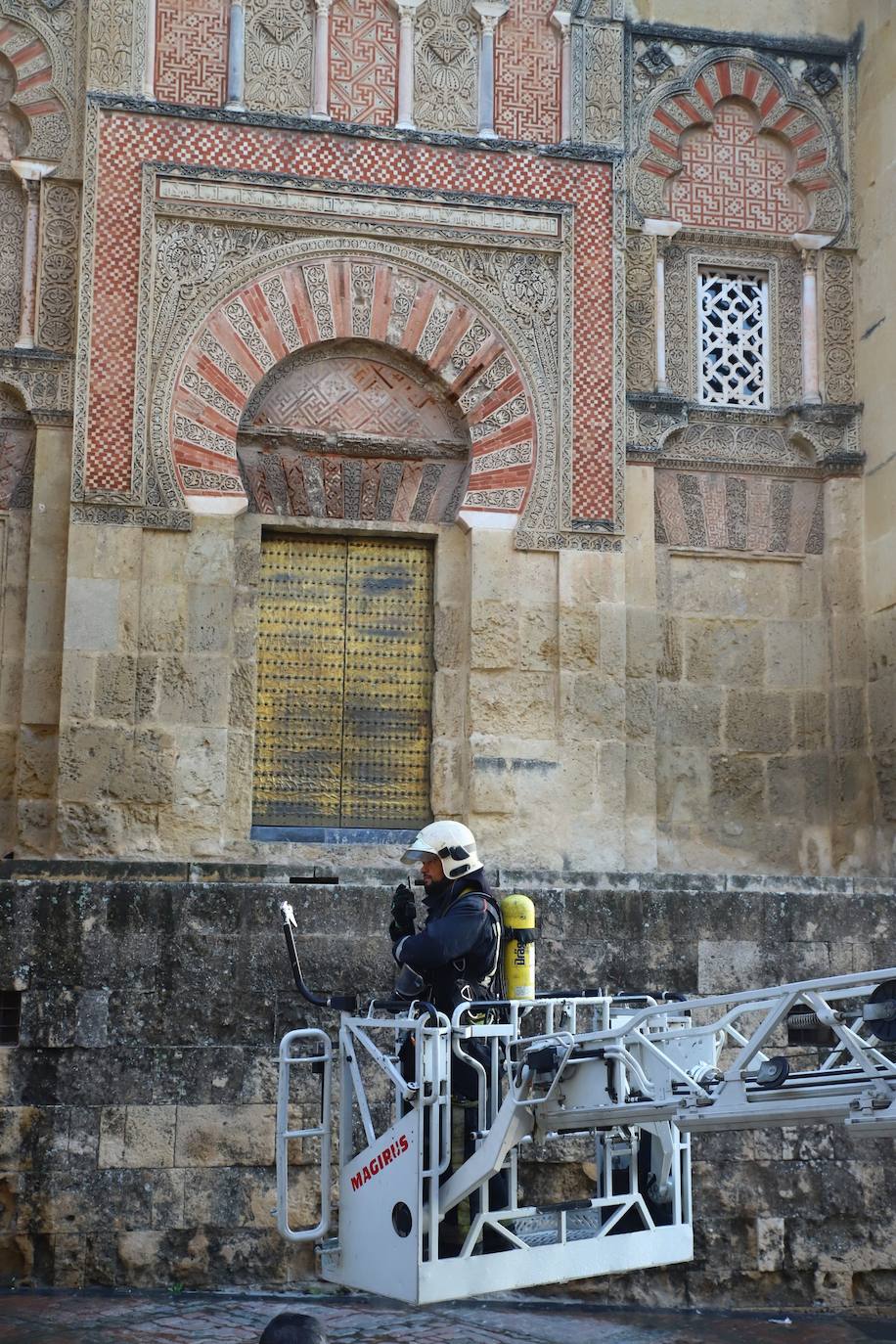 En imágenes, el simulacro de incendio en la Mezquita-Catedral de Córdoba