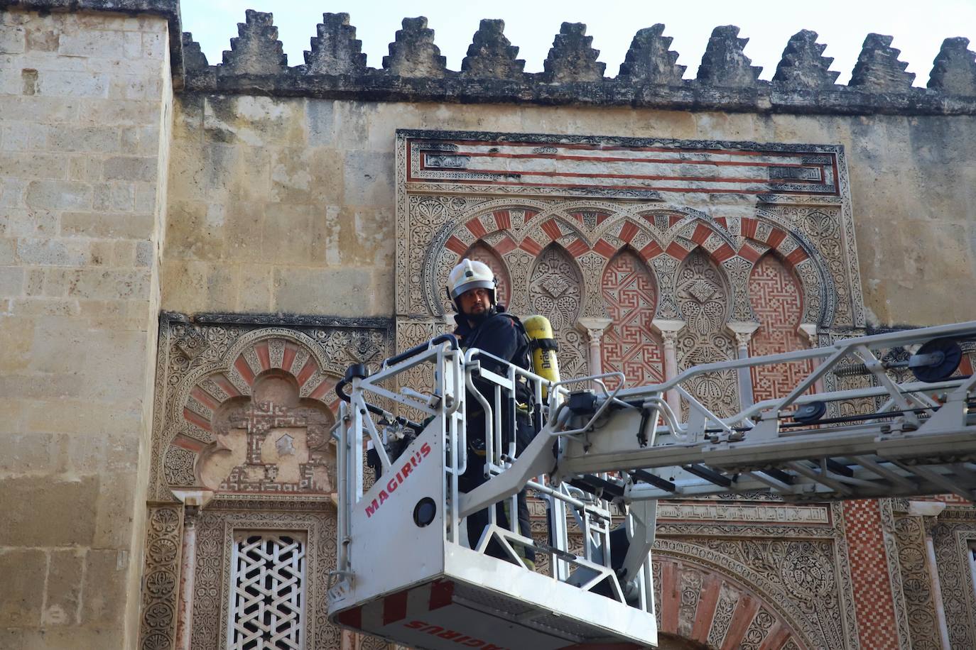 En imágenes, el simulacro de incendio en la Mezquita-Catedral de Córdoba