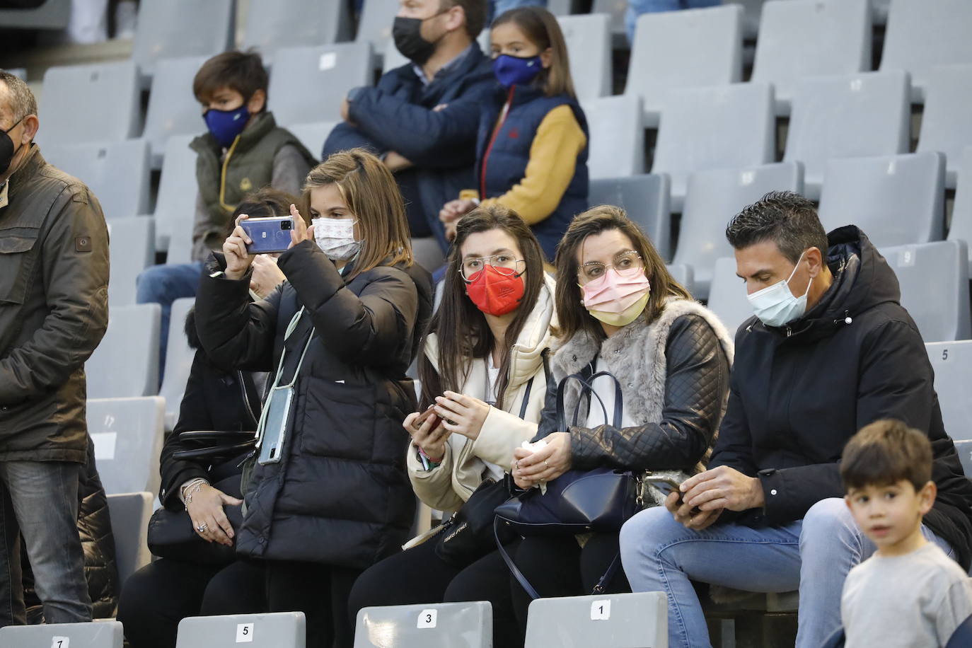 La grada disfruta de la goleada del Córdoba CF al Mérida, en imágenes