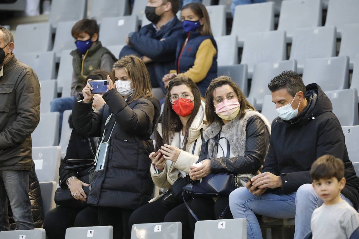 La grada disfruta de la goleada del Córdoba CF al Mérida, en imágenes