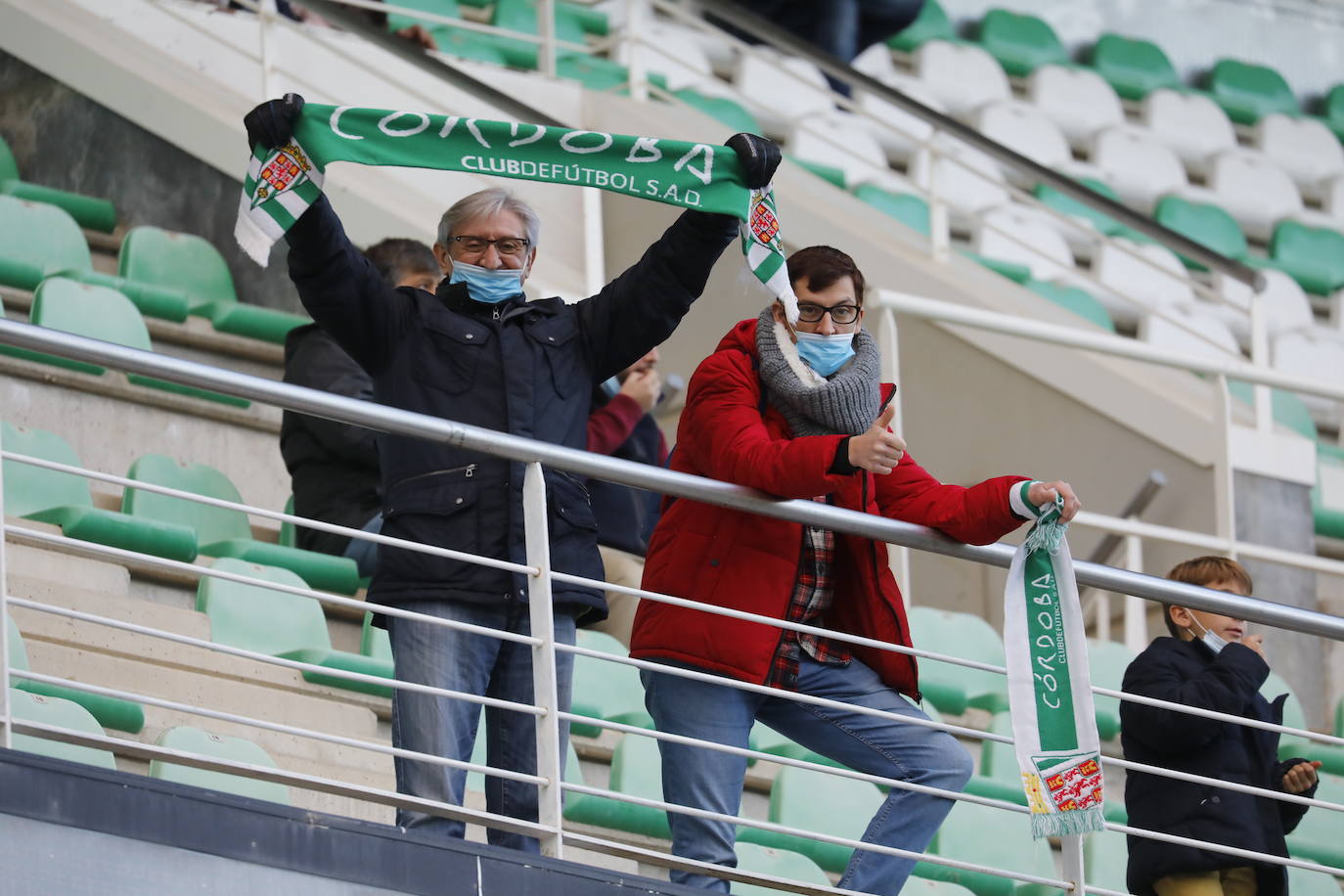 La grada disfruta de la goleada del Córdoba CF al Mérida, en imágenes