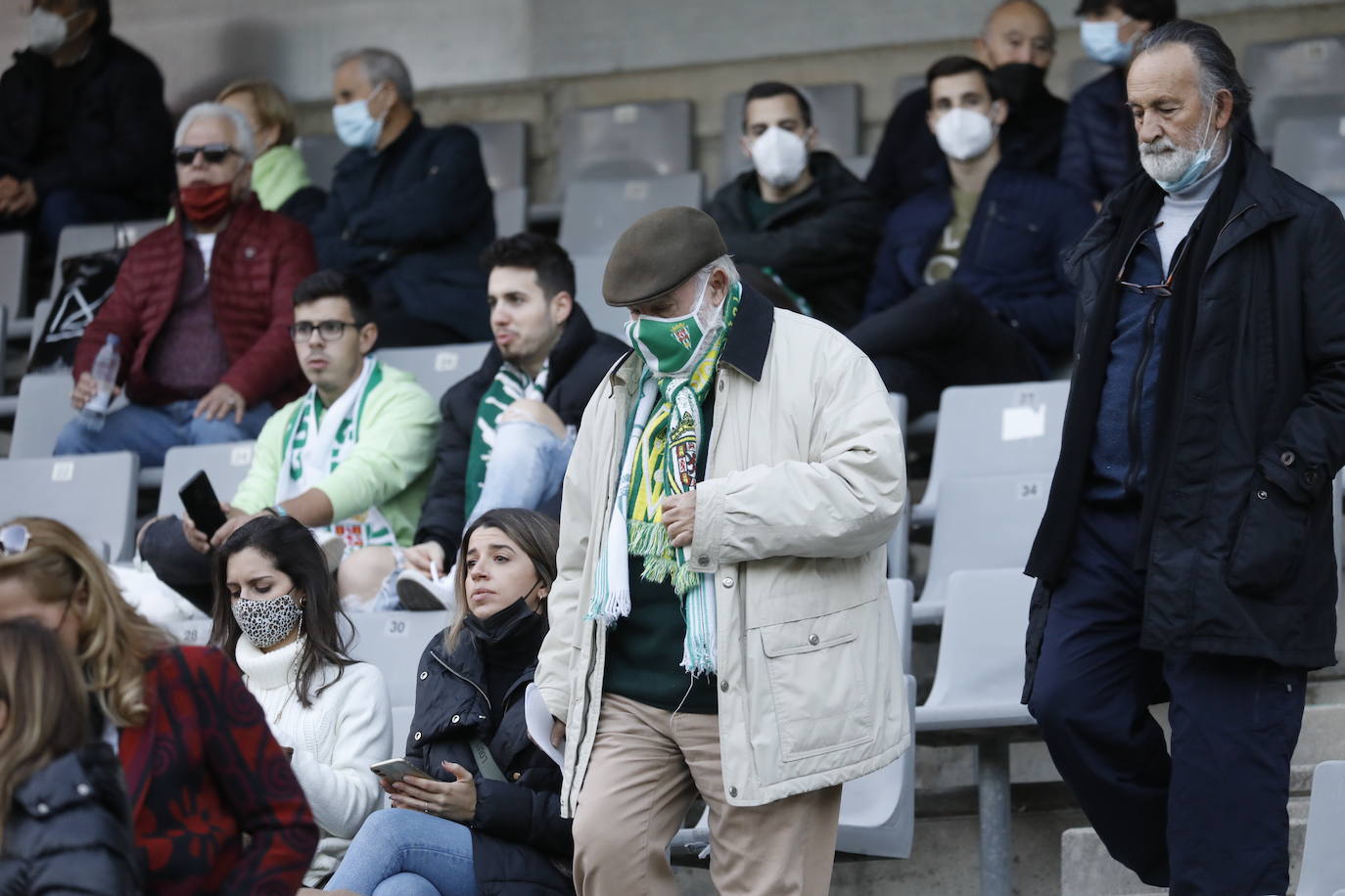 La grada disfruta de la goleada del Córdoba CF al Mérida, en imágenes