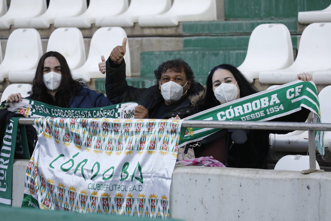 La grada disfruta de la goleada del Córdoba CF al Mérida, en imágenes