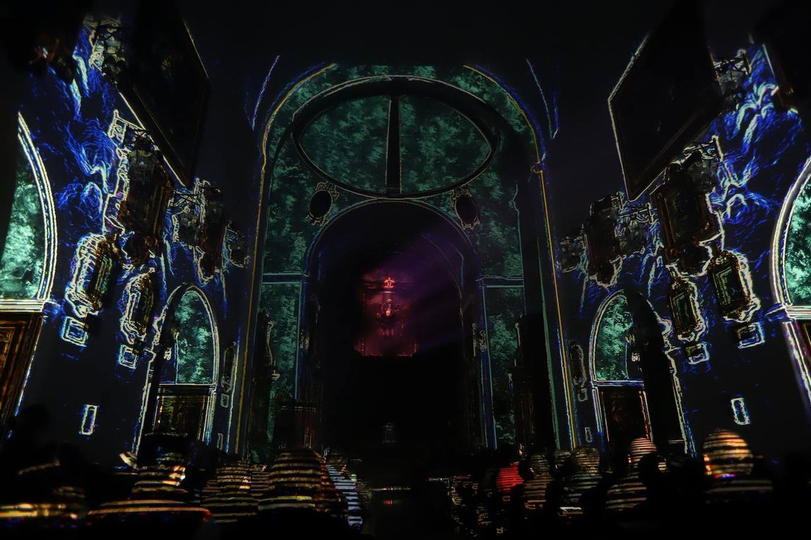 El mapping de la hermandad de la Paz de Córdoba, en imágenes