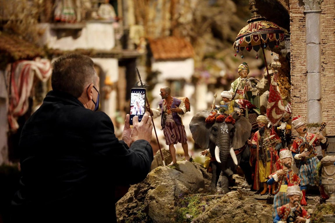 El belén napolitano de la ermita de la Alegría de Córdoba, en imágenes