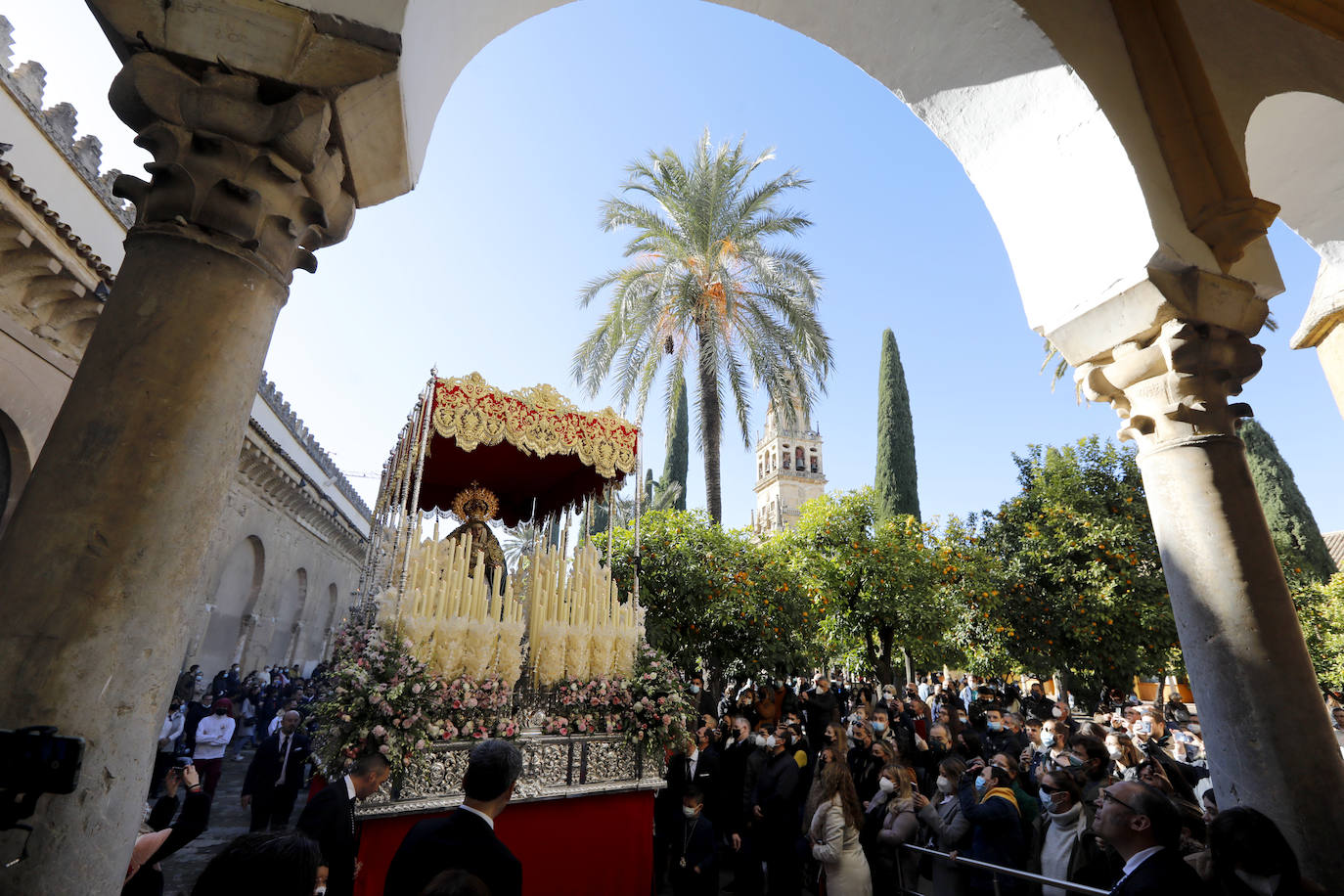 La procesión de acción de gracias de la Virgen de la Salud en Córdoba, en imágenes