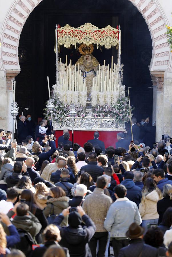 La procesión de acción de gracias de la Virgen de la Salud en Córdoba, en imágenes