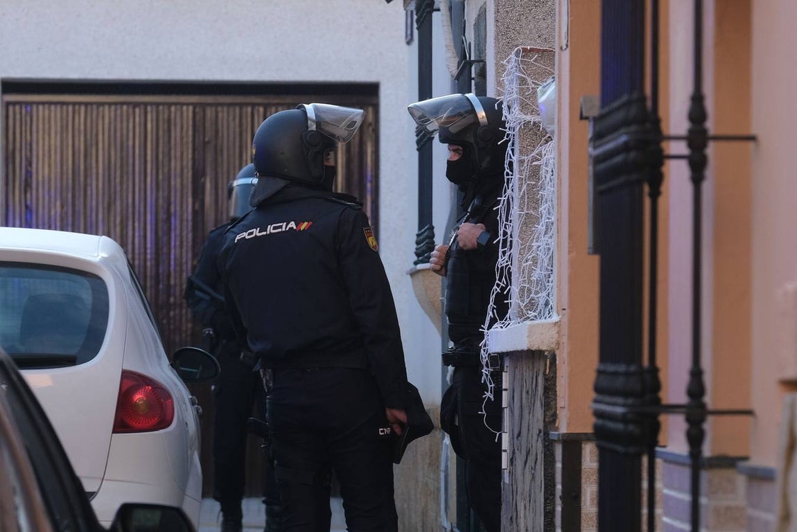 FOTOS: Desmantelado un laboratorio de cocaína en Chiclana