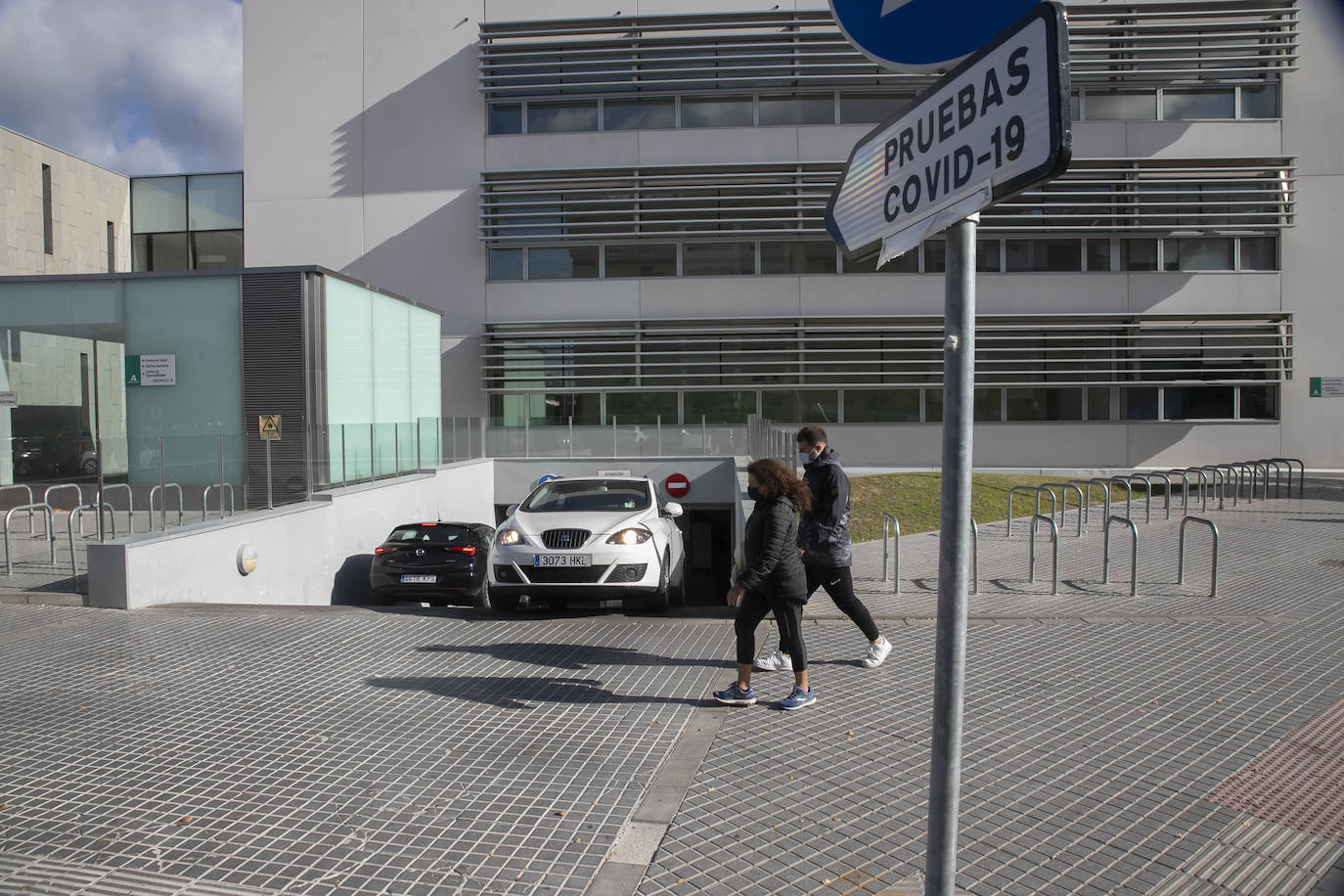 El autocovid del Castilla del Pino en Córdoba multiplica su actividad, en imágenes