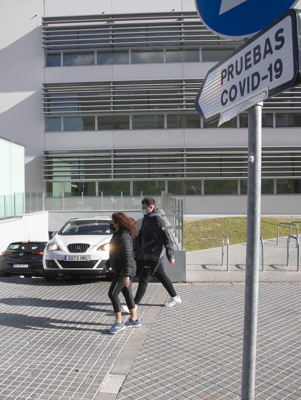 El autocovid del Castilla del Pino en Córdoba multiplica su actividad, en imágenes