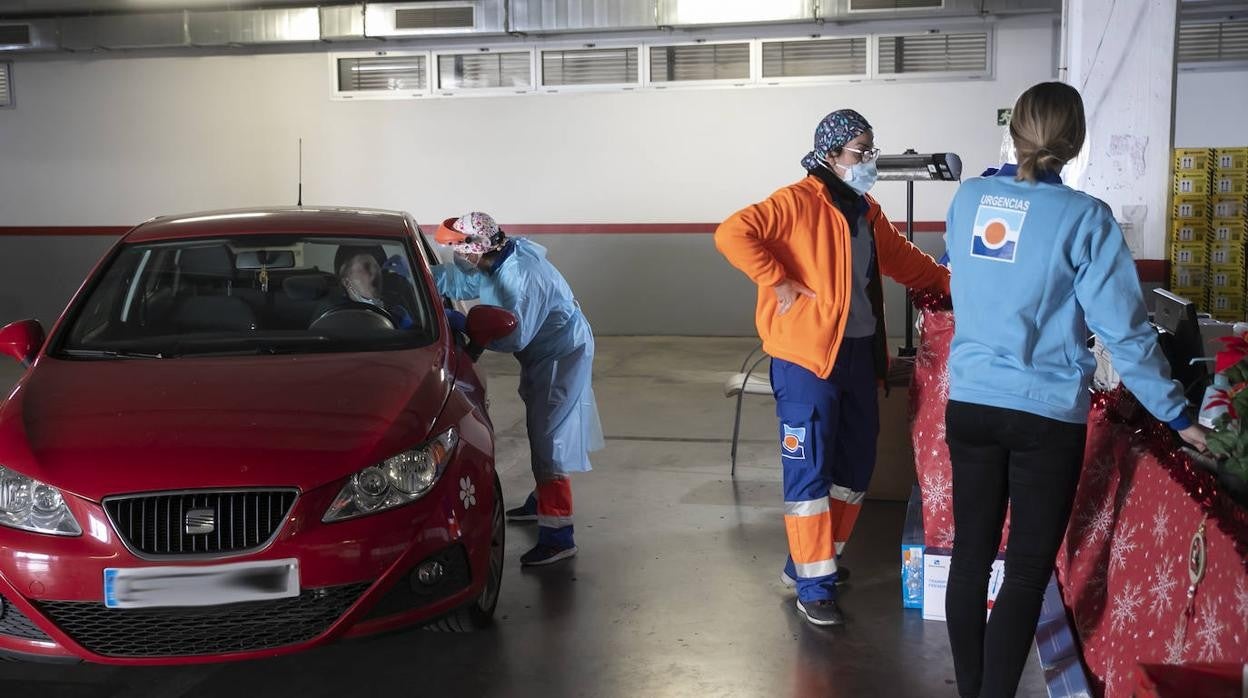 El autocovid del Castilla del Pino en Córdoba multiplica su actividad, en imágenes