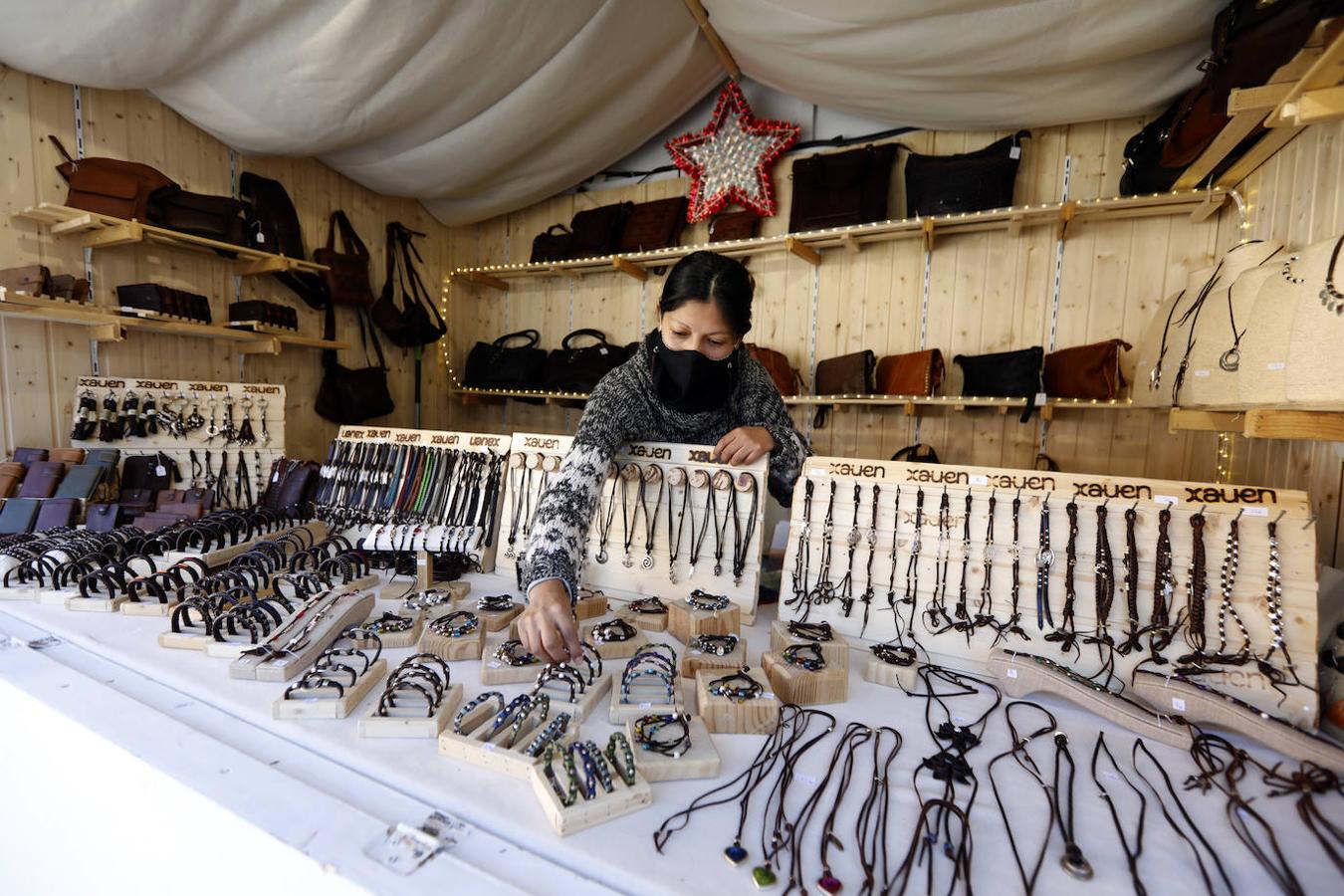 El Mercadillo de Navidad de la plaza de La Corredera, en imágenes