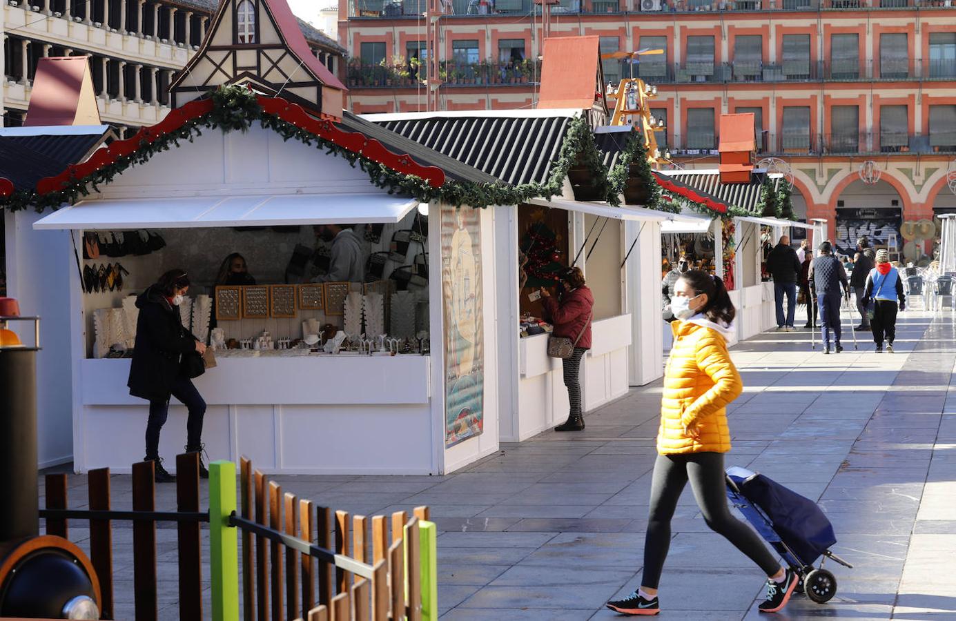 El Mercadillo de Navidad de la plaza de La Corredera, en imágenes