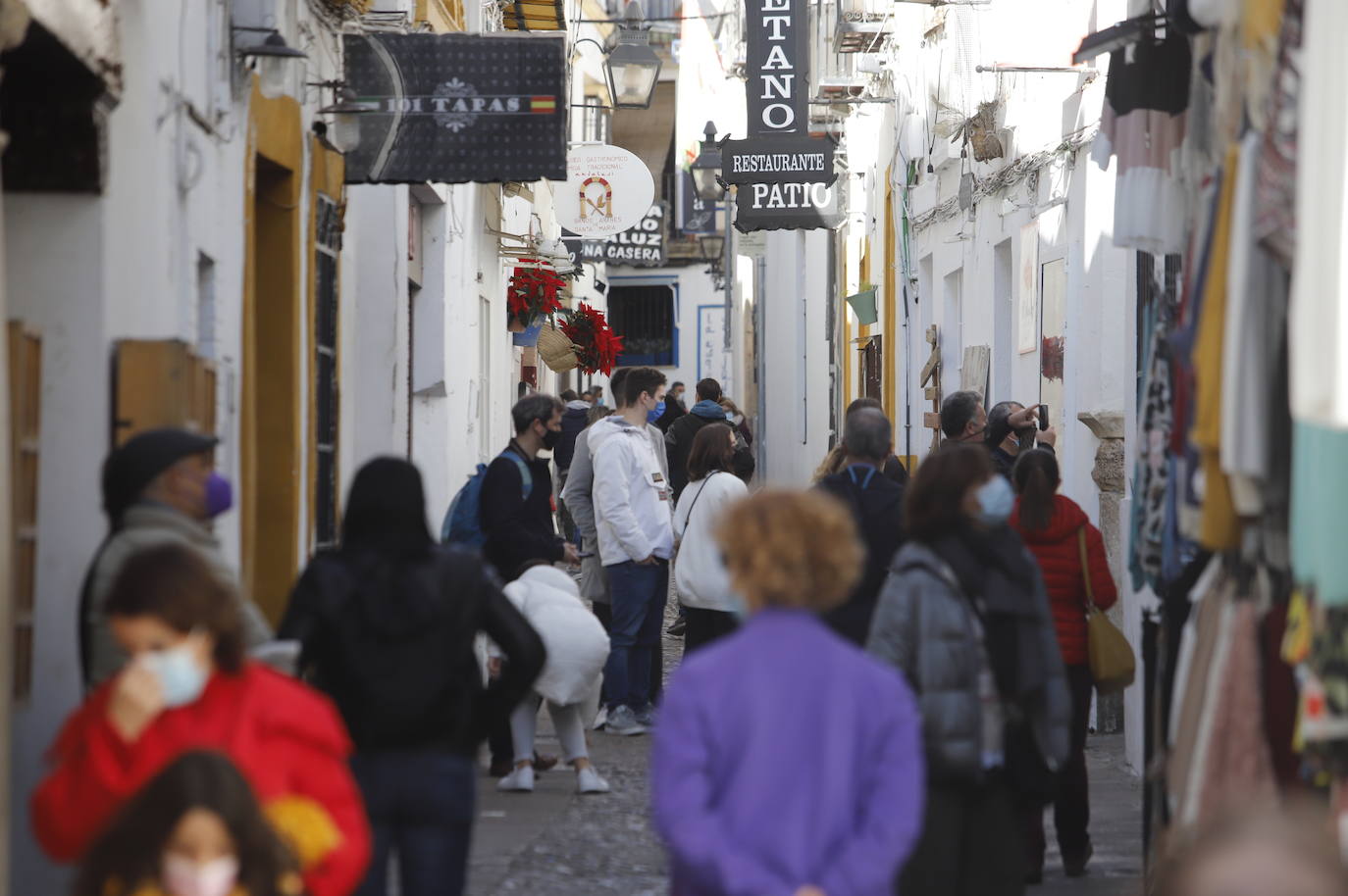 Los turistas durante el puente de la Inmaculada en Córdoba, en imágenes