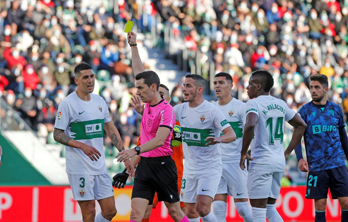 El Elche-Cádiz CF, en imágenes: la cara de la derrota