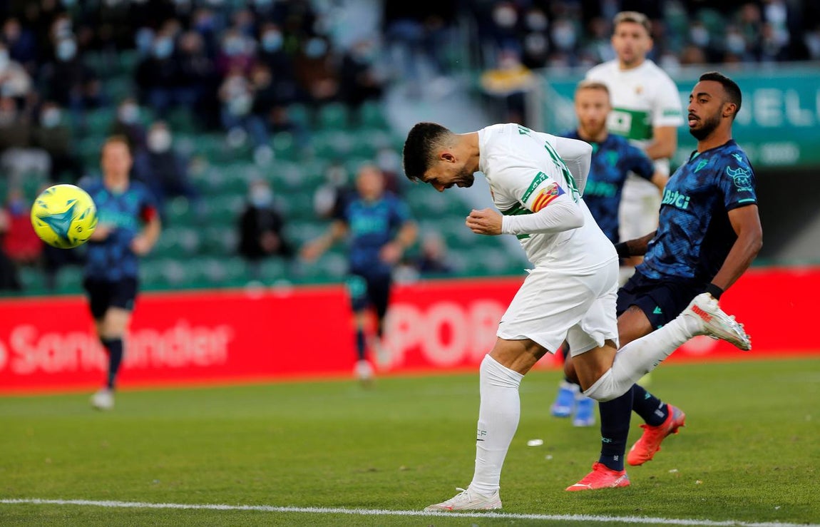 El Elche-Cádiz CF, en imágenes: la cara de la derrota