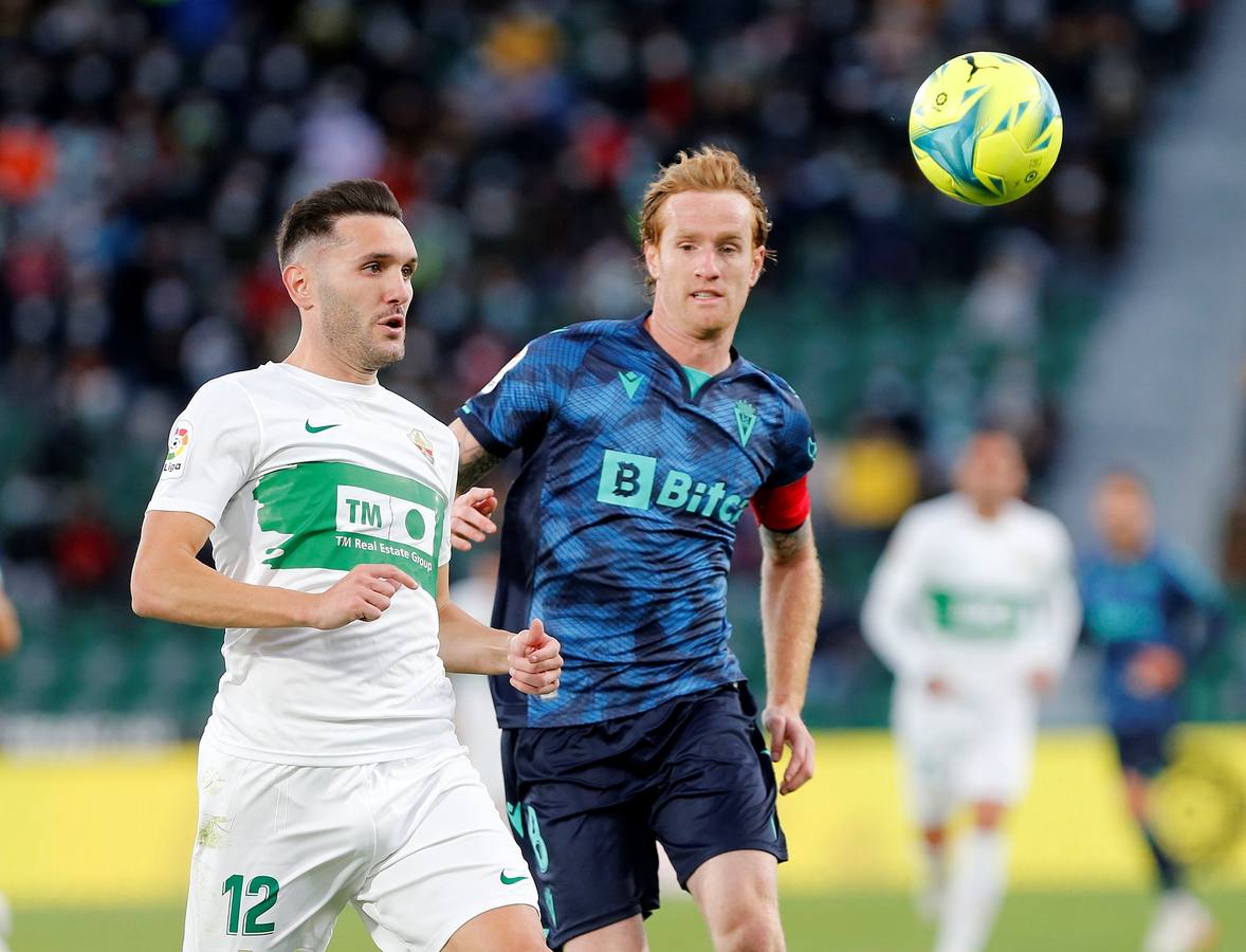 El Elche-Cádiz CF, en imágenes: la cara de la derrota