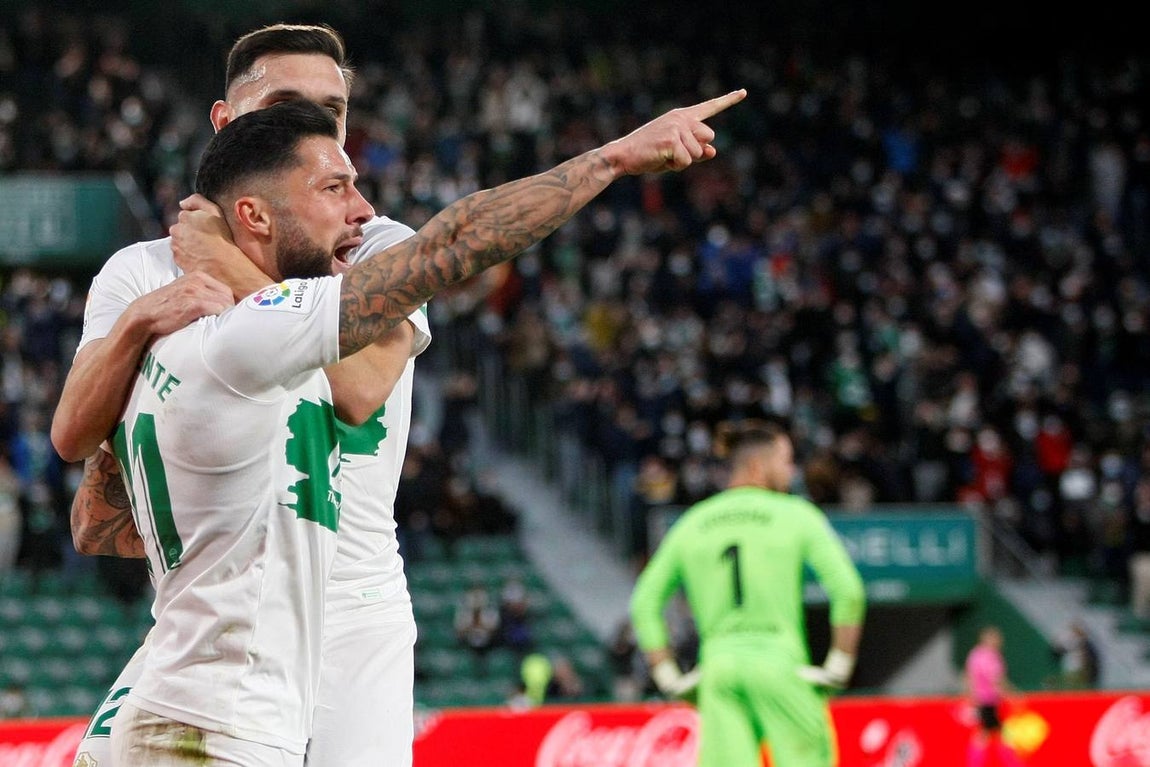 El Elche-Cádiz CF, en imágenes: la cara de la derrota