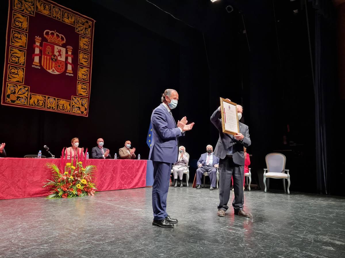 Fotos: Entrega de insignias de oro en Chiclana en el Día de la Constitución