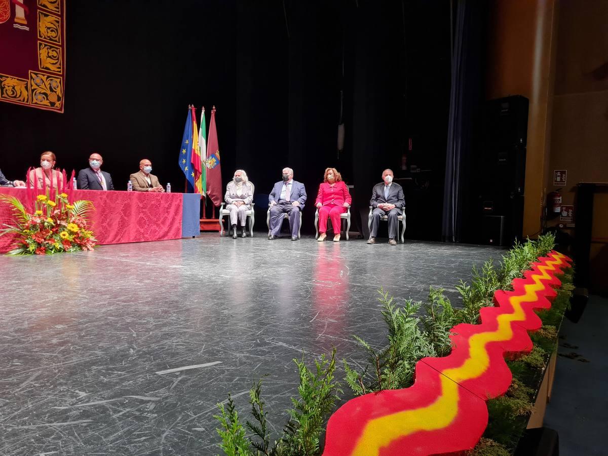 Fotos: Entrega de insignias de oro en Chiclana en el Día de la Constitución