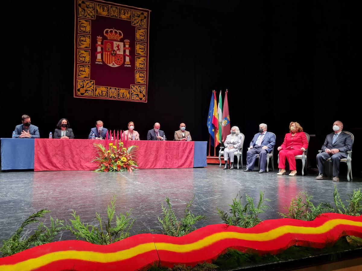 Fotos: Entrega de insignias de oro en Chiclana en el Día de la Constitución