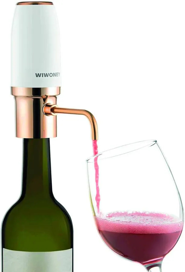 Aireador eléctrico. Un básico para los amantes del vino que quieren apreciar y diferenciar los tintos más jóvenes y cerrados. 28,99 €, en Amazon.