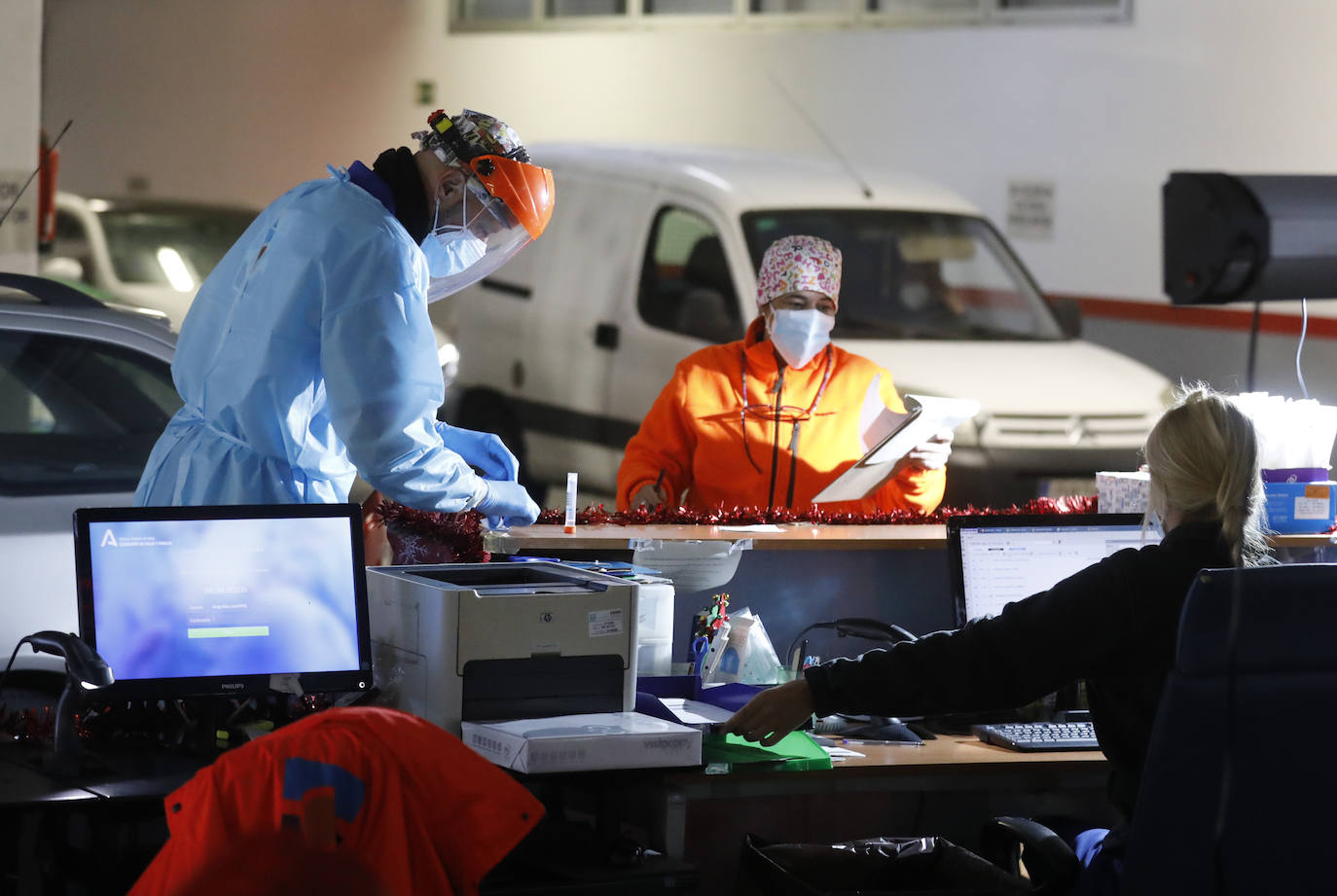 El autocovid del centro Castilla del Pino en Córdoba, en imágenes