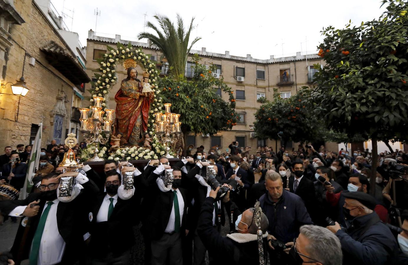 La procesión de la Inmaculada para la Vigilia de los Jóvenes en Córdoba, en imágenes