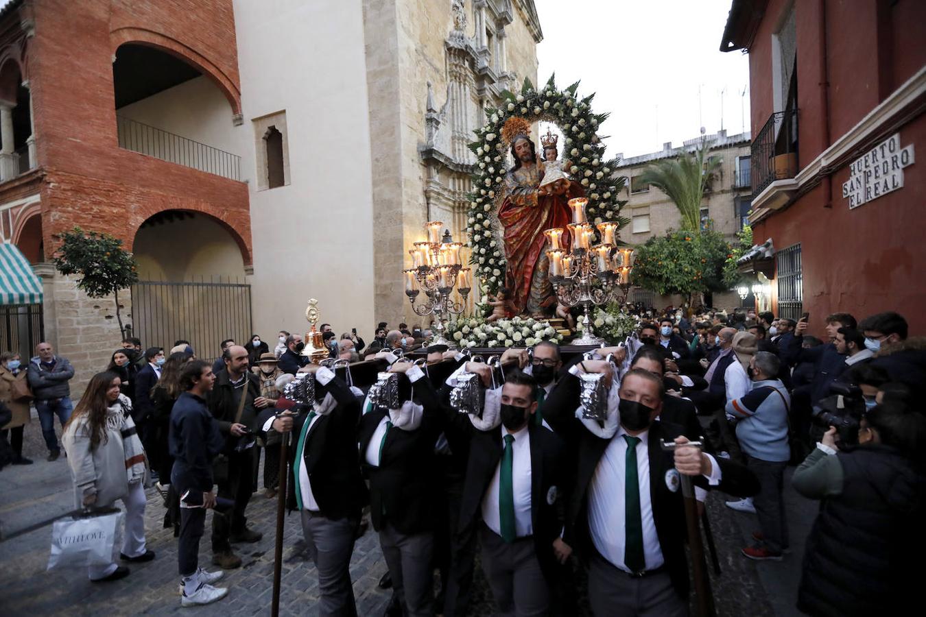 La procesión de la Inmaculada para la Vigilia de los Jóvenes en Córdoba, en imágenes