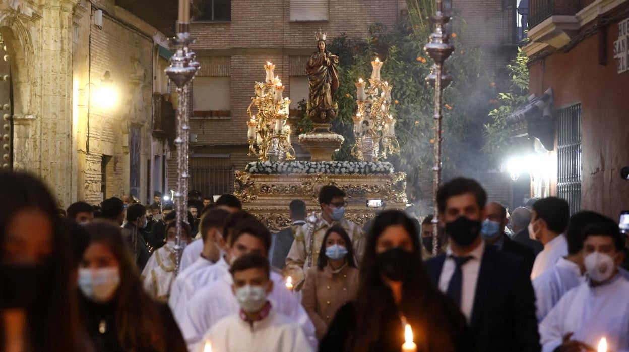 La procesión de la Inmaculada para la Vigilia de los Jóvenes en Córdoba, en imágenes