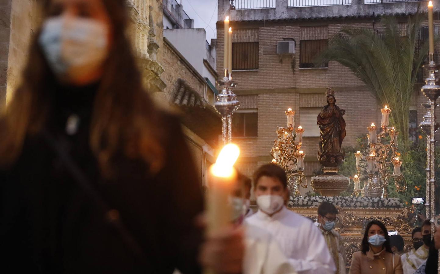 La procesión de la Inmaculada para la Vigilia de los Jóvenes en Córdoba, en imágenes