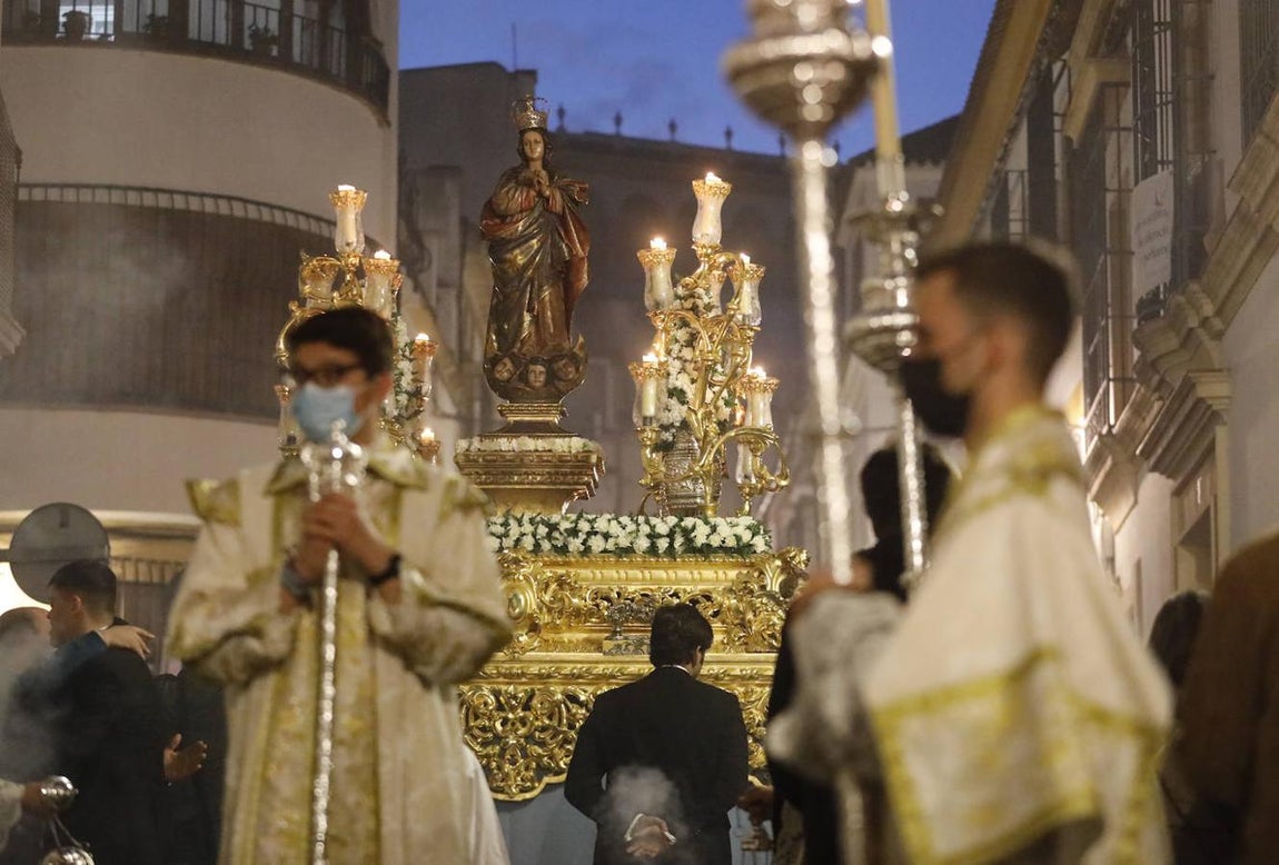 La procesión de la Inmaculada para la Vigilia de los Jóvenes en Córdoba, en imágenes