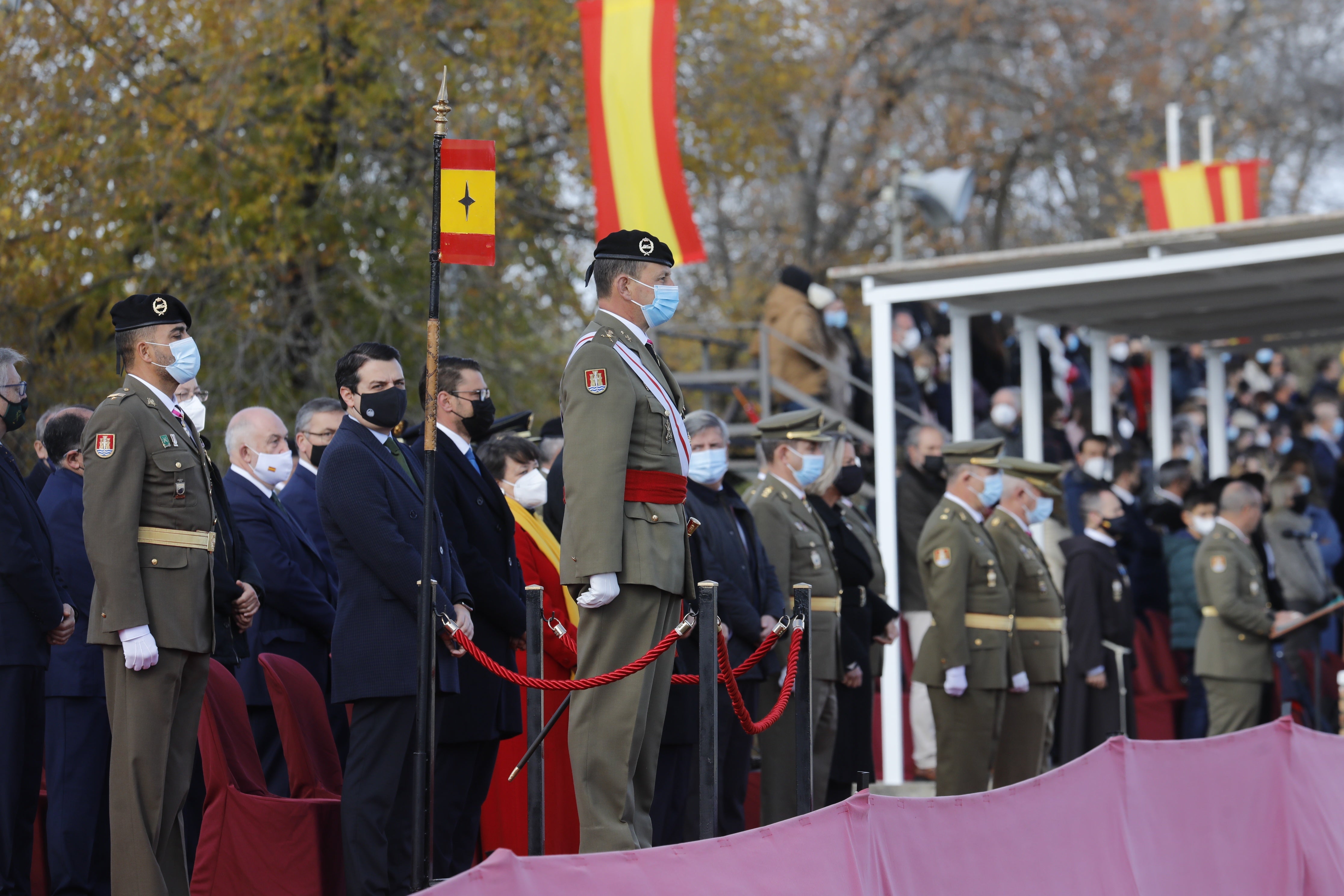 El desfile de la BRI X de Córdoba por el Día de la Inmaculada, en imágenes