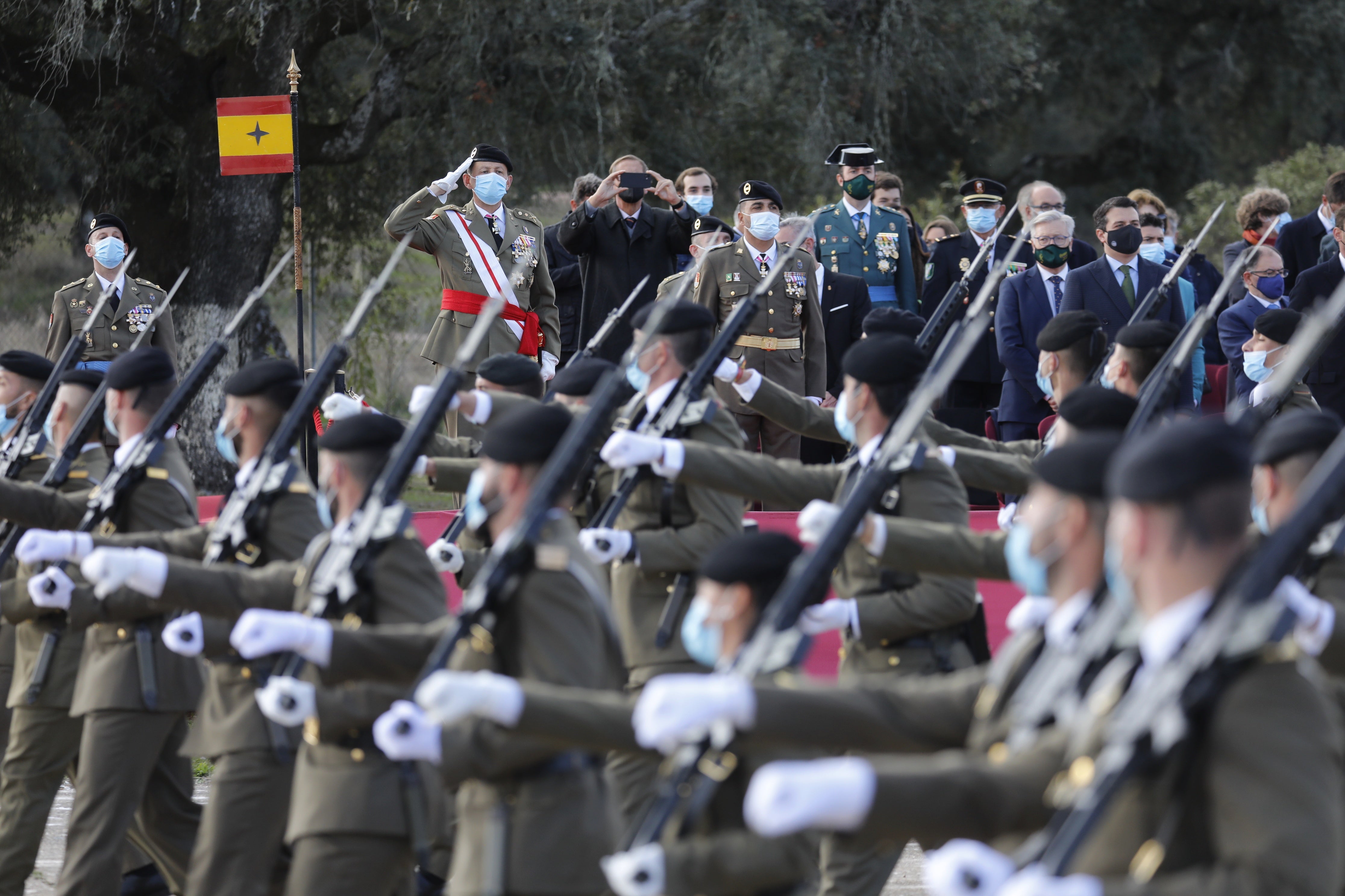 El desfile de la BRI X de Córdoba por el Día de la Inmaculada, en imágenes