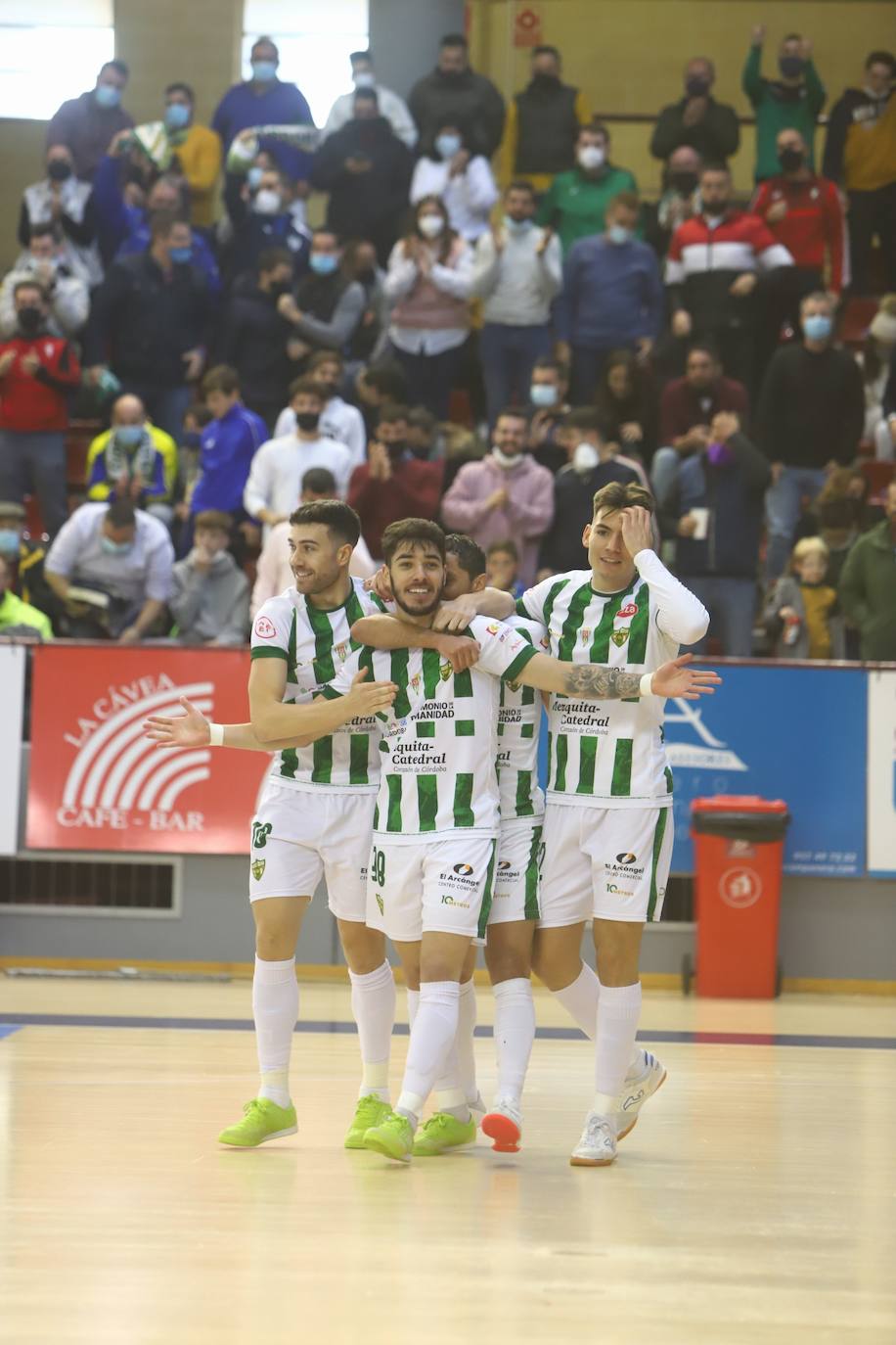 La goleada del Córdoba Patrimonio al Fútbol Emotion Zaragoza, en imágenes