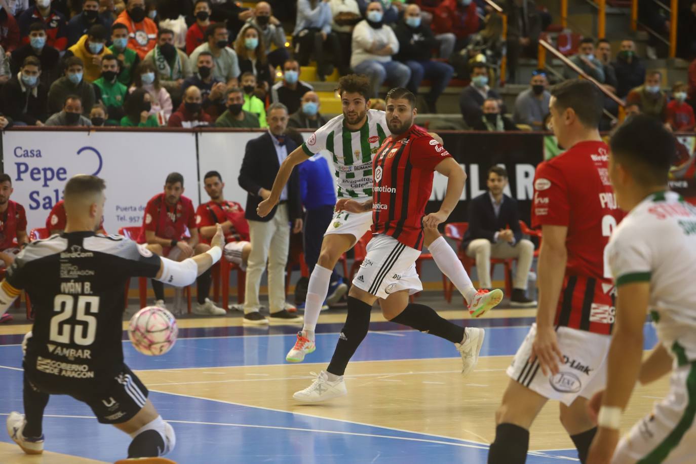 La goleada del Córdoba Patrimonio al Fútbol Emotion Zaragoza, en imágenes