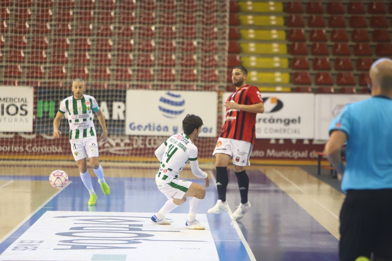 La goleada del Córdoba Patrimonio al Fútbol Emotion Zaragoza, en imágenes