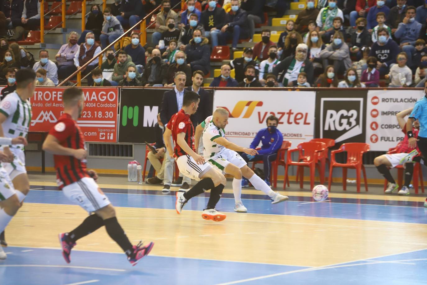 La goleada del Córdoba Patrimonio al Fútbol Emotion Zaragoza, en imágenes