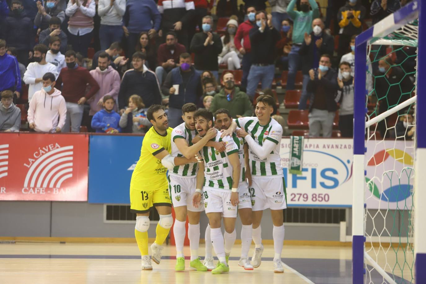 La goleada del Córdoba Patrimonio al Fútbol Emotion Zaragoza, en imágenes