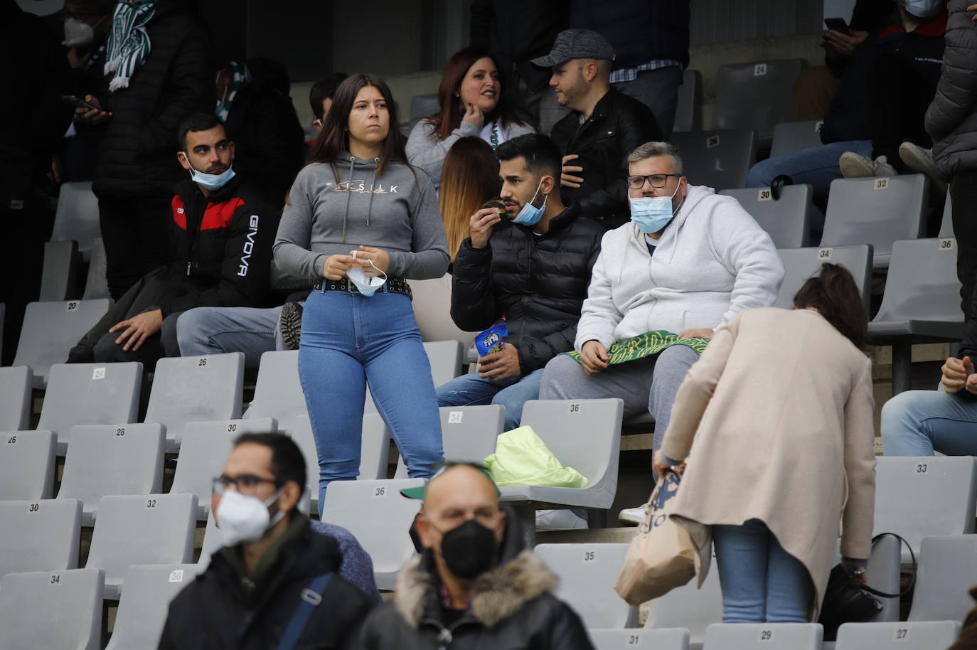 El partido del Córdoba B y el Recreativo de Huelva, en imágenes