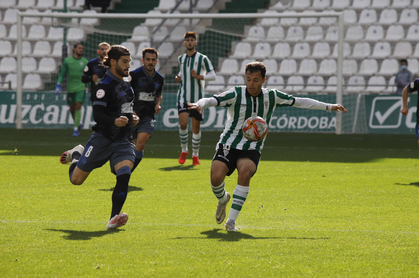 El partido del Córdoba B y el Recreativo de Huelva, en imágenes