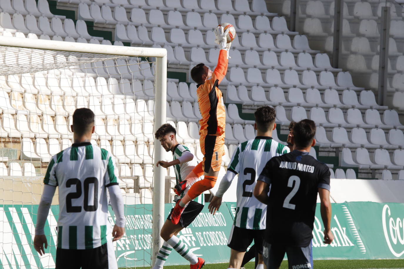 El Córdoba B frena al Recre, victorias de Puente Genil y Pozoblanco y tablas del Ciudad de Lucena