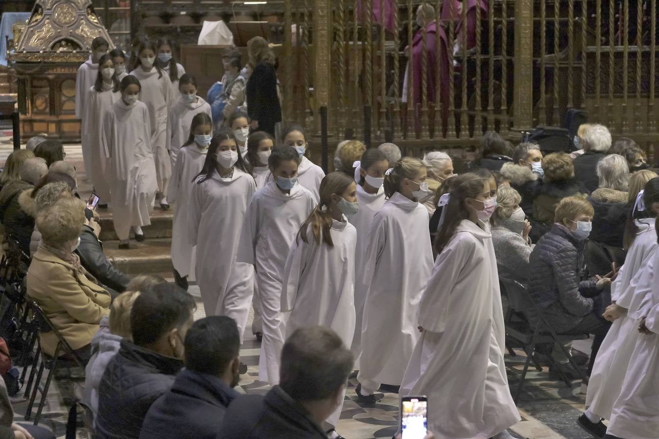 Los seises bailan en honor de la Inmaculada