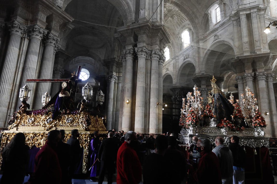 Fotos: Las históricas imágenes del reencuentro entre el Nazareno y la Patrona de Cádiz