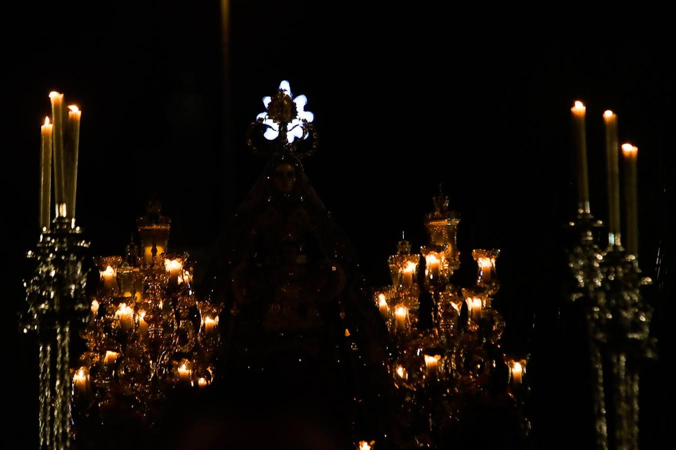 Fotos: La Patrona y el Nazareno procesionan por las calles de Cádiz