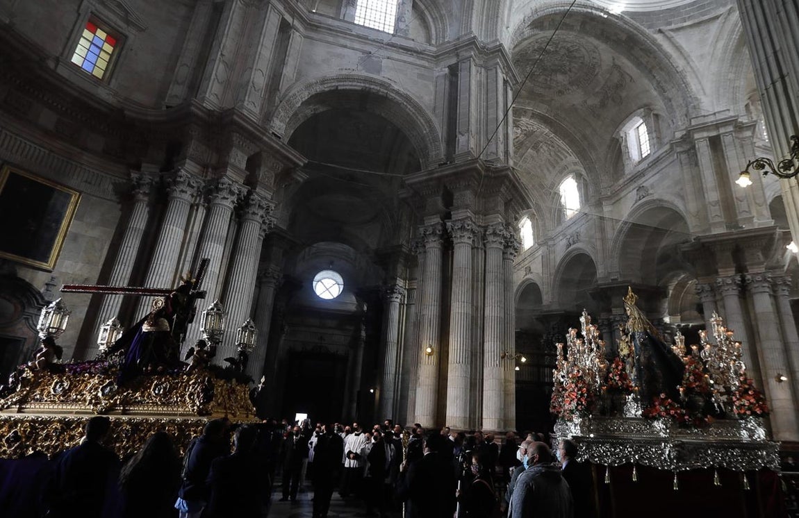 Fotos: Las históricas imágenes del reencuentro entre el Nazareno y la Patrona de Cádiz