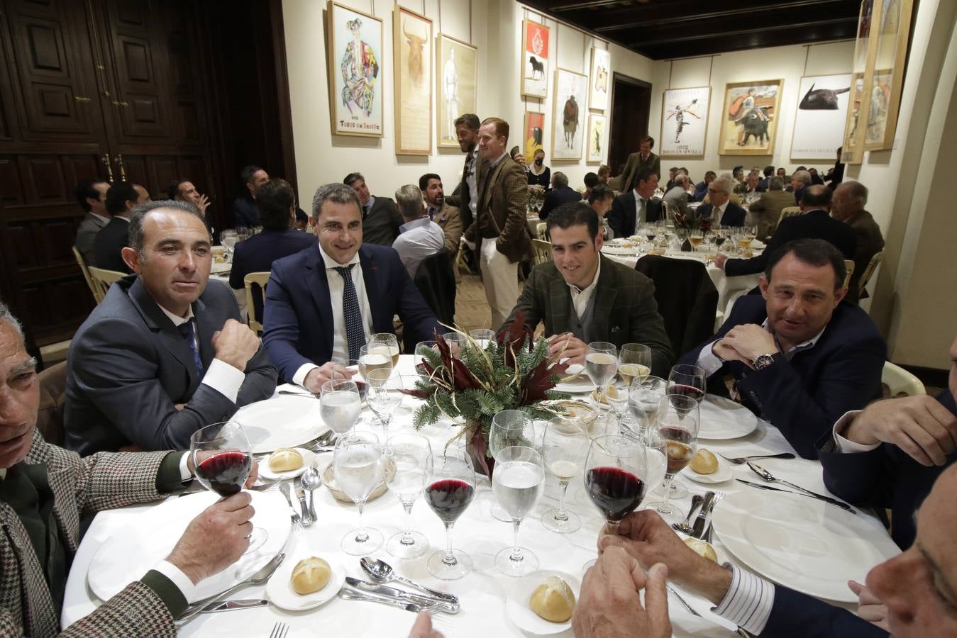 Almuerzo homenaje que la Real Maestranza ha dedicado a Curro Romero. JUAN FLORES